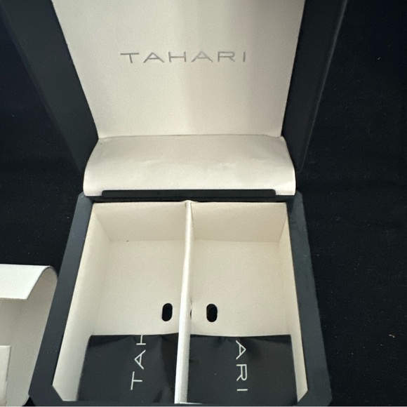 TAHARI Watches- Men's & Women's Brand New, His & Hers Watches.  LEATHER LIKE BAN - Picture 6 of 9